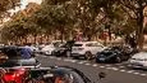 肖战秘密出席新剧开机盛典，匆忙行程遭粉丝围追不舍